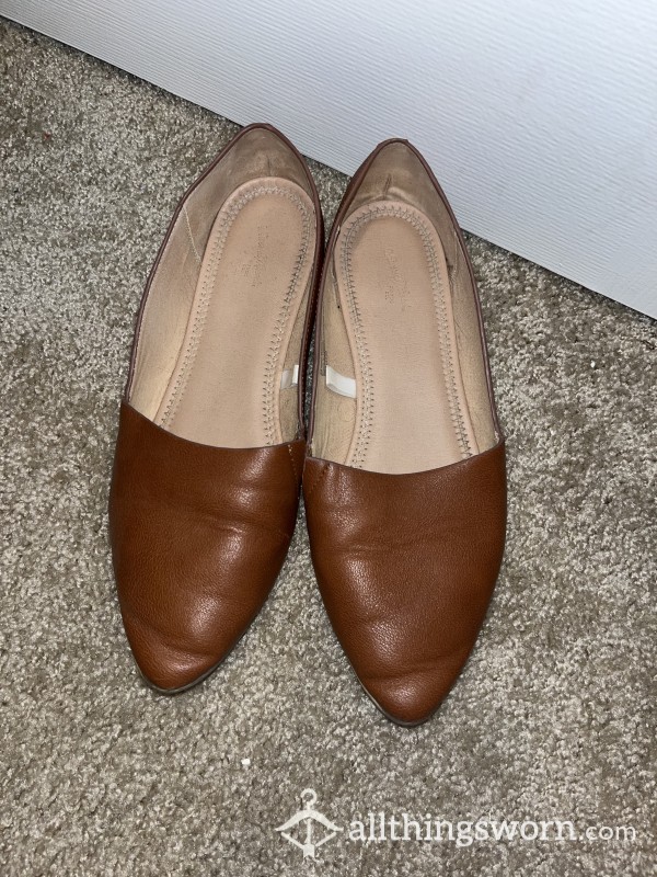 Well Worn Size 10 Brown Flats