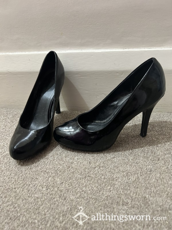 Well Worn Size 4 Smelly Heels