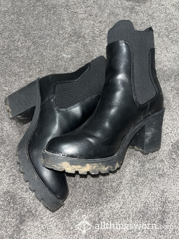 Well Worn Size 7 High Boots