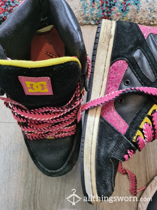 Well Worn Size 7 High Top Skate DC