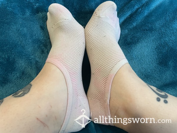 Well-worn SMALL Size 5.5 Pink Socks!! Breathable & Soft..Low Rise/ No Show 😘