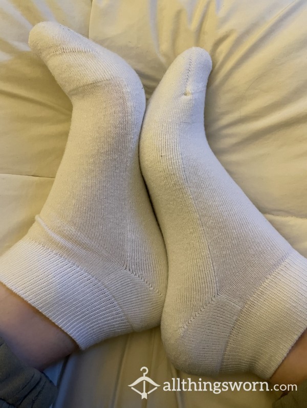 Well-Worn Smelly All White Hue Crew Gym Socks 80% Cotton