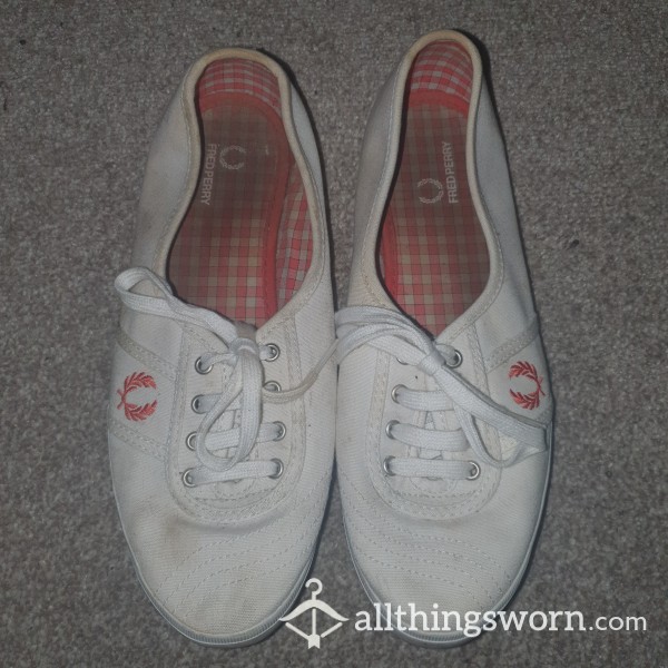 Well Worn, Stinky, Fred Perry, White Flats