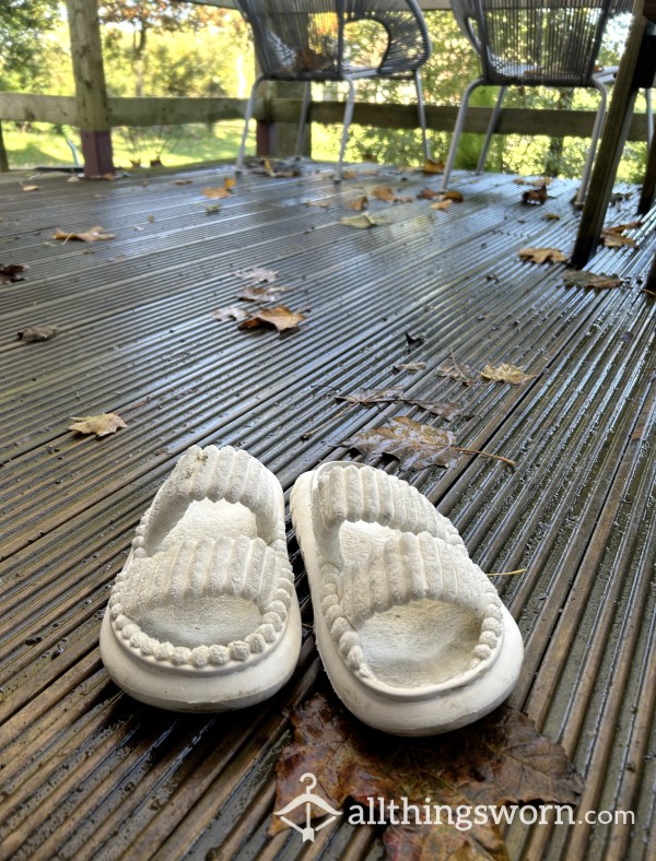 Well Worn, Stinky Smelly White Fluffy Slippers UKSIZE5