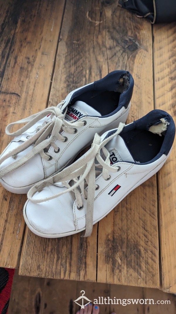Well Worn Tommy Hilfiger Trainers Size 6 Smelly