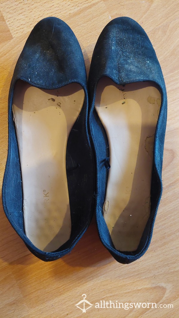 Well Worn Trashed Black Flat Shoes Size 8