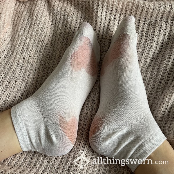 Well Worn White Ankle Socks 🦶🏼