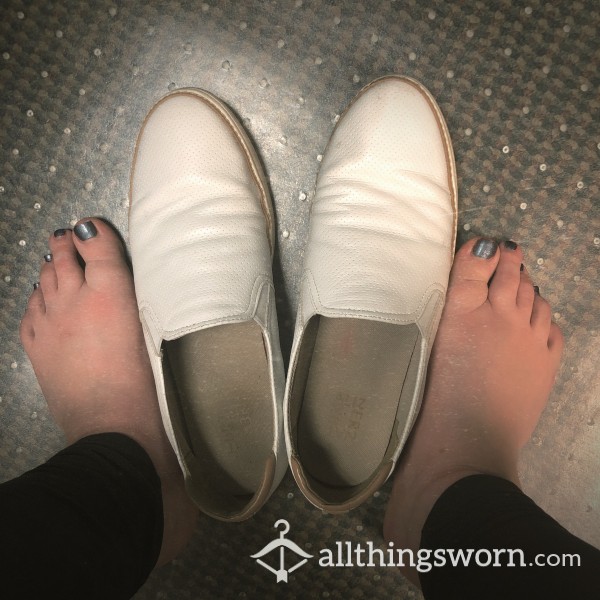 SOLD…Well Worn White Naturalizer Size 11