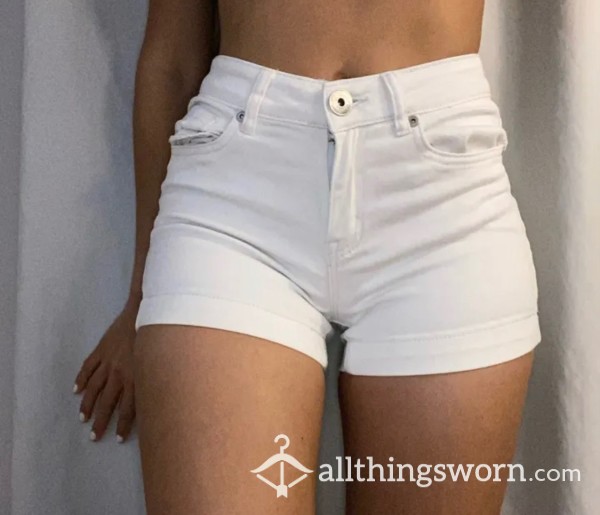 Well-Worn White Short Jeans Shorts 🤍