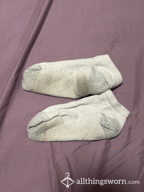 Well Worn White/Grey Hanes Ankle Socks
