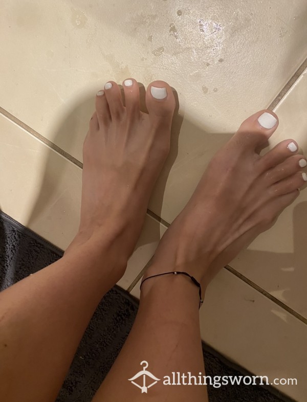Wet Feet, Little White Toes And Some A$$$