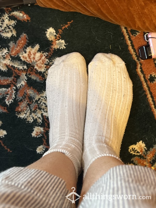 (PENDING) White Ankle Socks