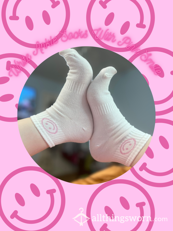 White Ankle Socks With Smiley ( Pink )