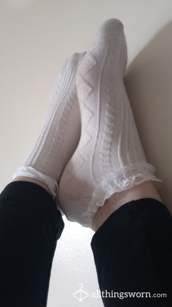 White Cock Rubbing Frilled Trainer Socks