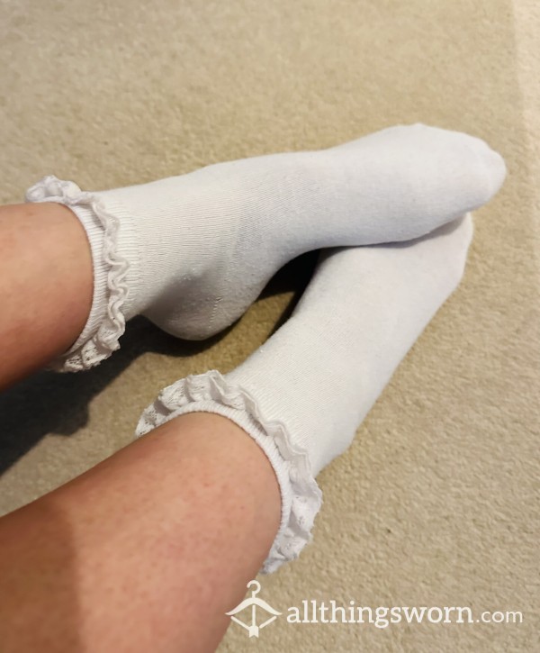 White Cotton Frilly Ankle Socks