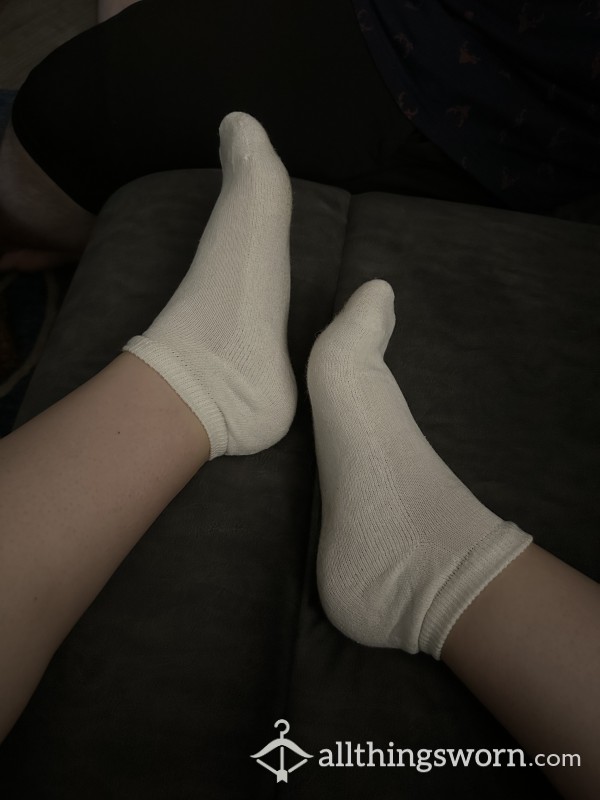 White Cotton Hanes Women’s Socks (multiple Pairs Available)