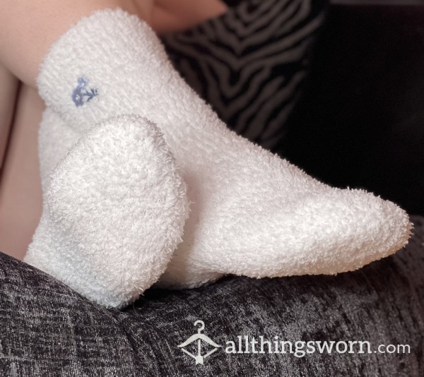 White Fluffy Socks Blue Flower Detail- 5 Day Wear Free Uk Shipping