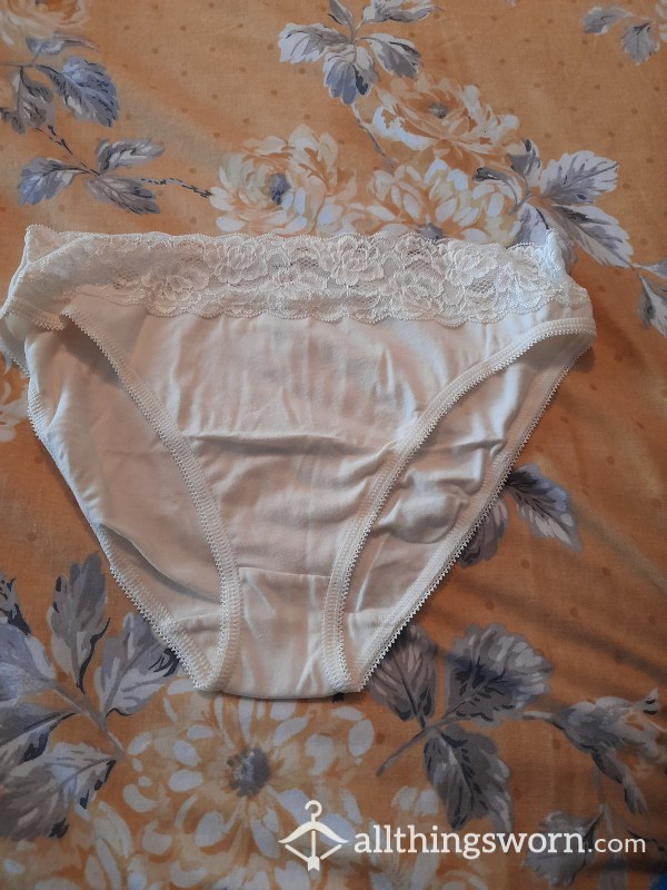 ❣️White Frilly Edged Panties. Size 10.❣️