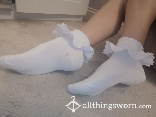 🚨SALE ITEM🚨 White Frilly Socks