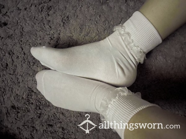 White Frilly School Girl Socks 🐻‍❄️👧🏫