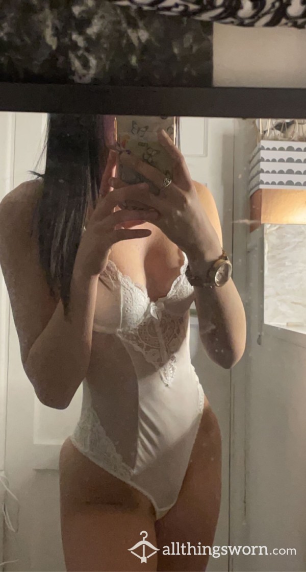 White Lace Bodysuit Can Be Worn To Your Liking