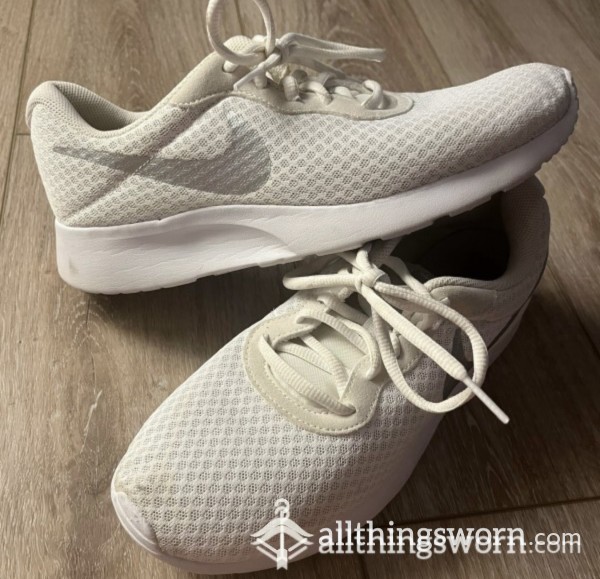 White Nikes Running Shoes