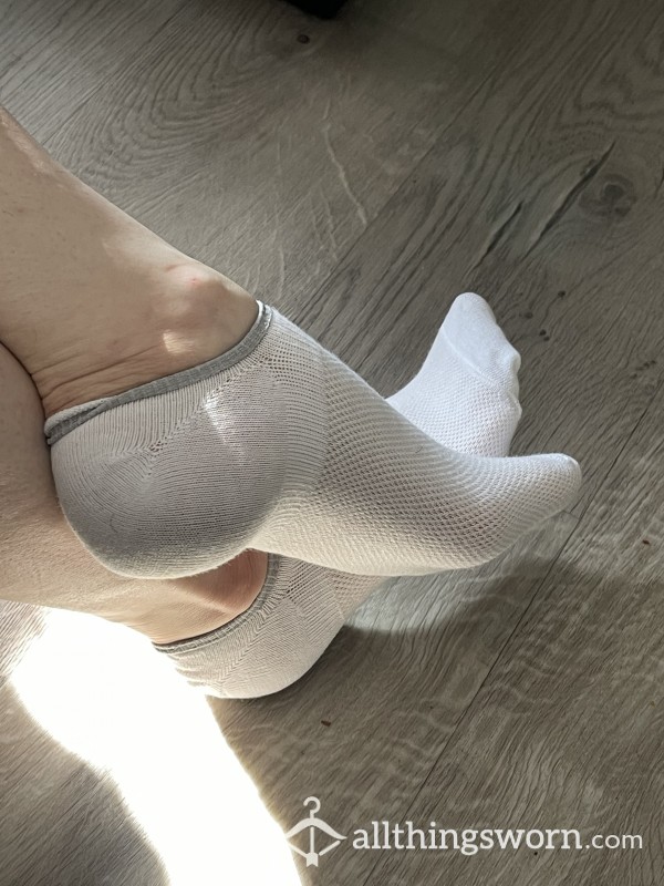 White No-show Socks