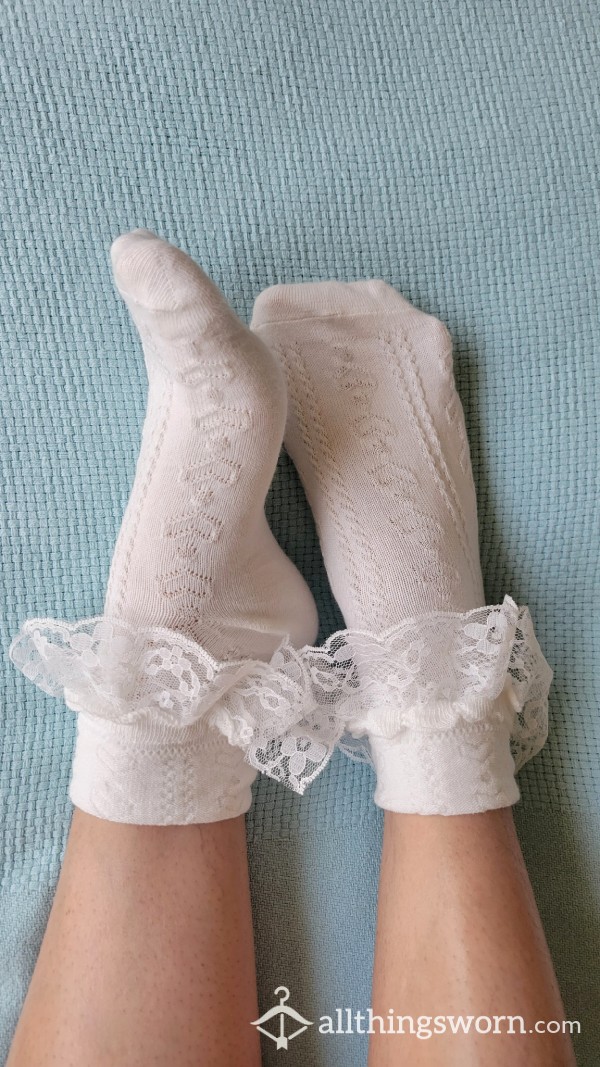 Stretchy White Textured Frill Socks With Hearts