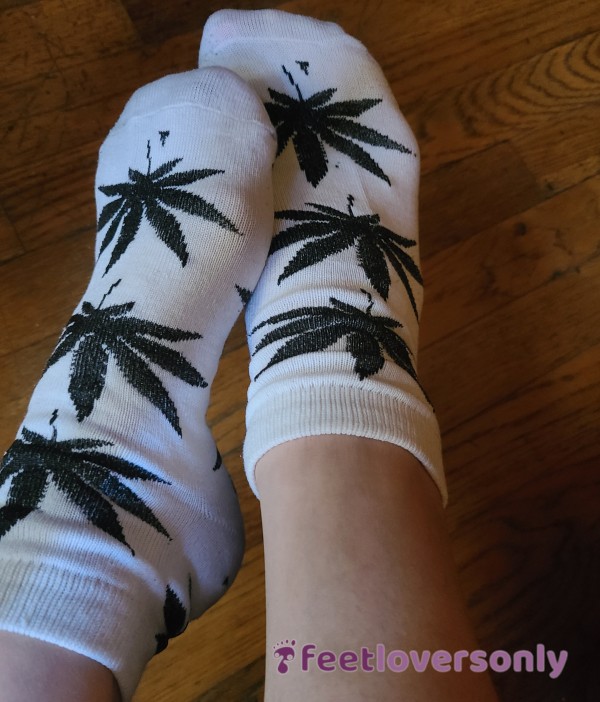 White/Black Pot Leaf Socks