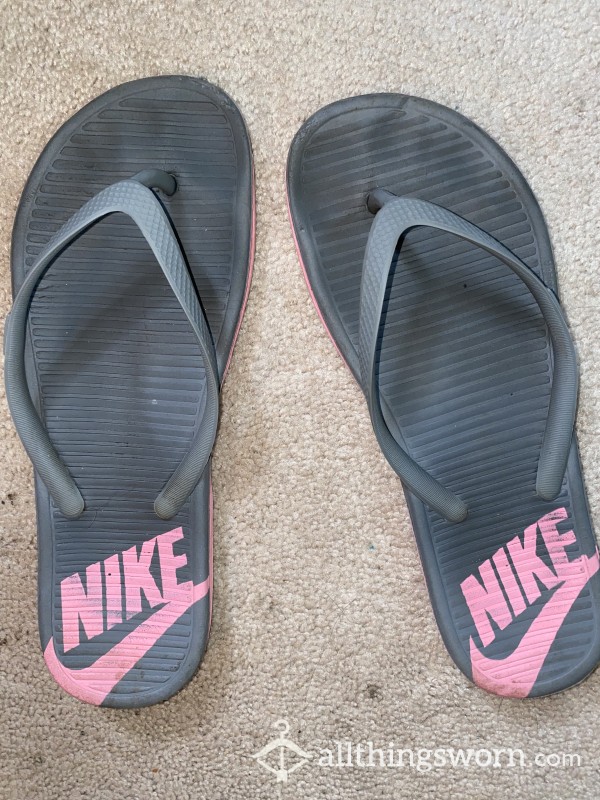 Worn Grey & Pink Nike Flip Flops With Toe Impressions 🥰 🩴