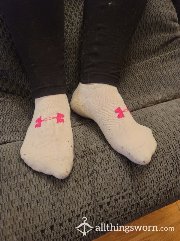 Worn Light Pink Hurly Ankle Socks