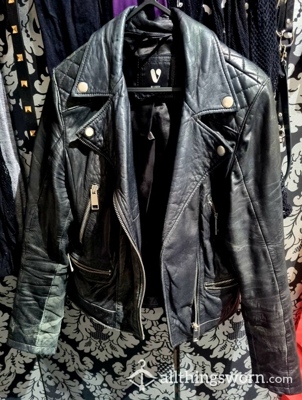 SALE!! Worn Old Stinky Leather Jacket Beloved 😍