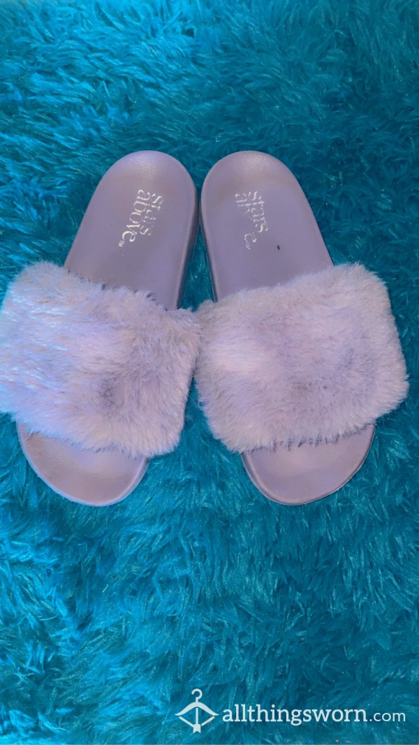 WORN 💜PURPLE FUZZY SLIPPERS/SLIDES 💜(CURRENTLY WEARING)