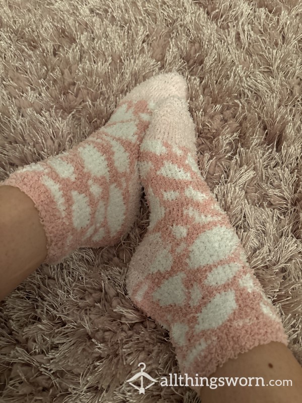 Worn Small Patterned Fluffy Pink Socks
