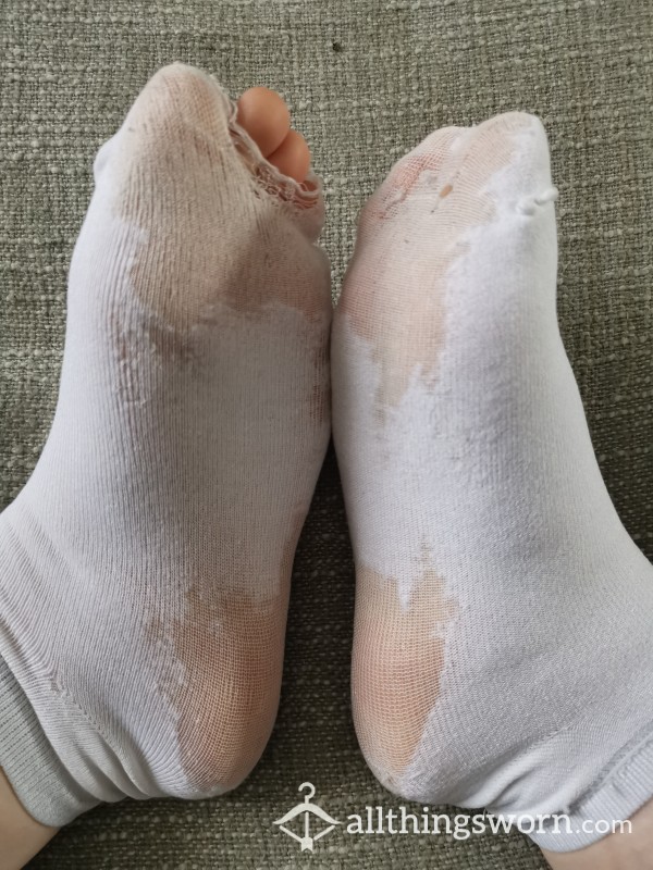 Worn Thin Ankle Socks, Little Toe Hole