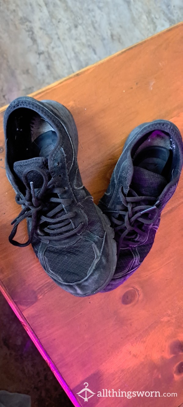 Worn, Torn And Stinky Old Sneakers, Musty Sweaty Smell For You To Sniff😘 Worn For Years And They Have Seen Better Days But Full Of Old Sweat From Nature Trails 😉👣