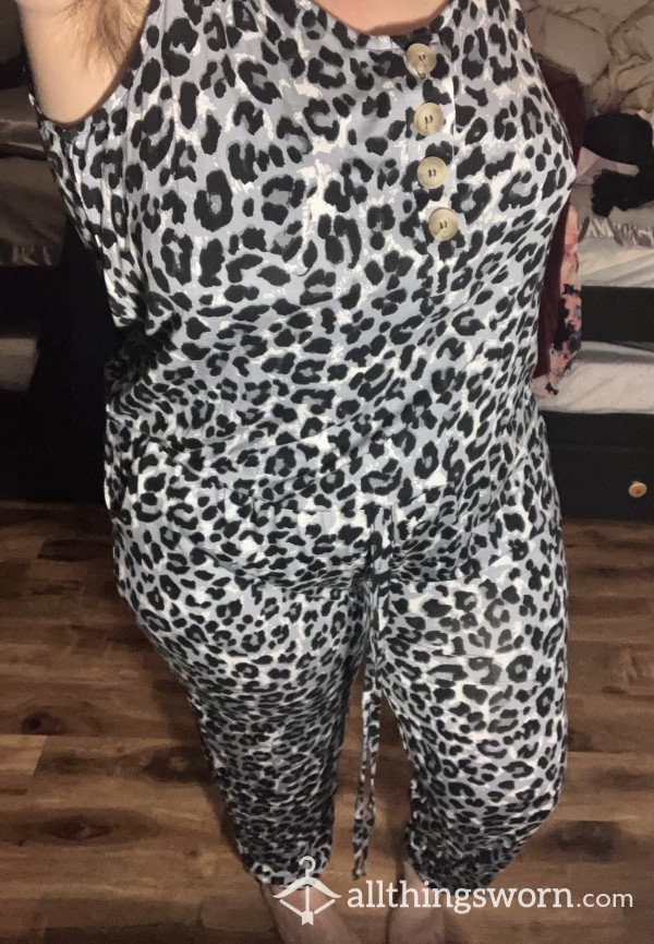 🖤🩶🤍XL Black/White/Grey Leopard Print Jumpsuit (Hand Me Down From Mom)🤍🩶🖤