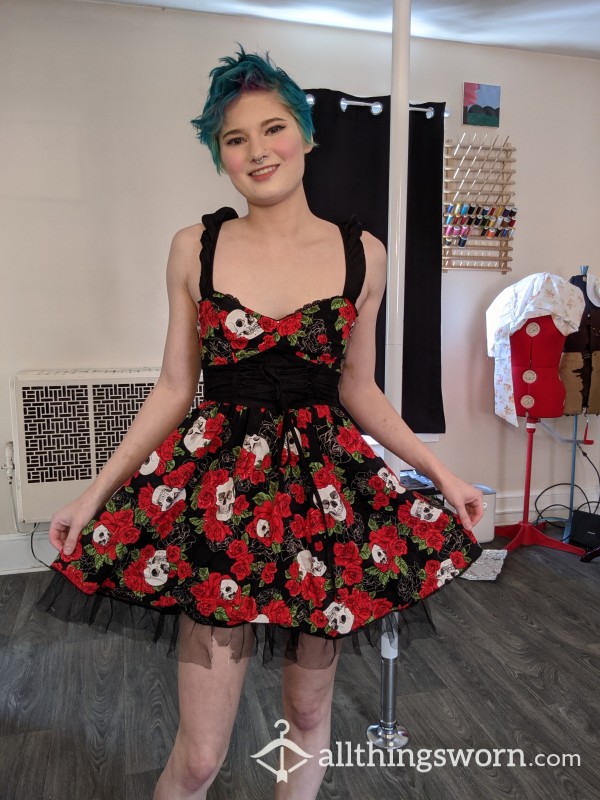 XS Hot Topic Skulls And Roses Well-Worn Dress