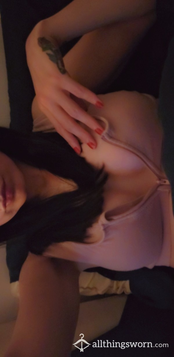 HORNYHOUSEWIFE25